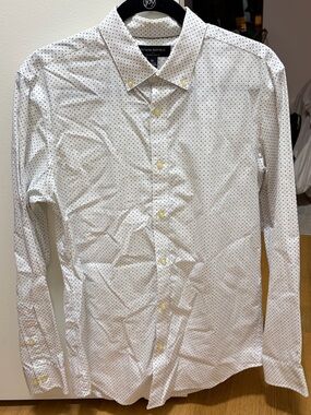 Banana Republic Men's White Button-Down Shirt with Navy Microdots